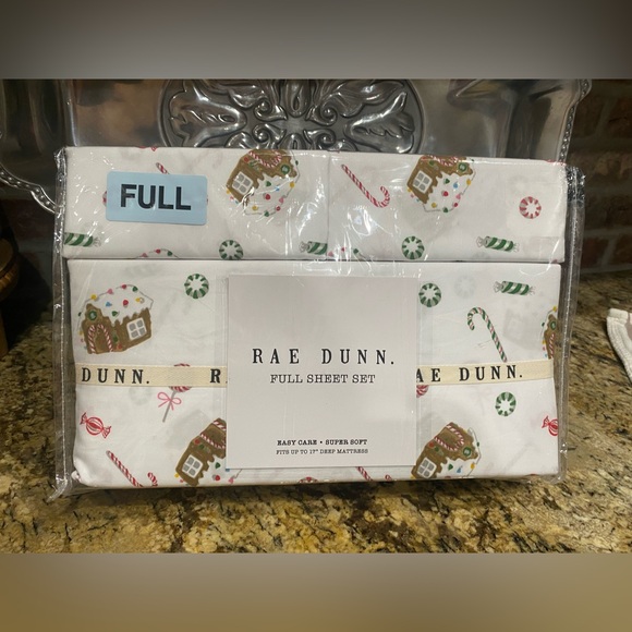 Rae Dunn FULL size gingerbread house and winter sweets sheet set - Brand New! - Picture 1 of 4